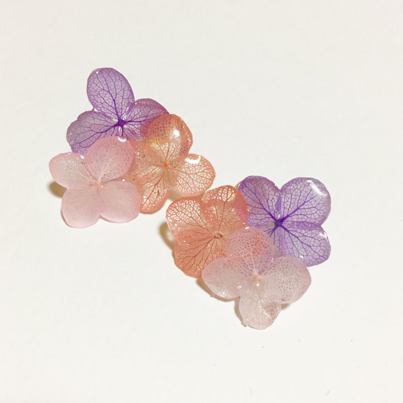 Hydrangea triangle earrings / purple pink