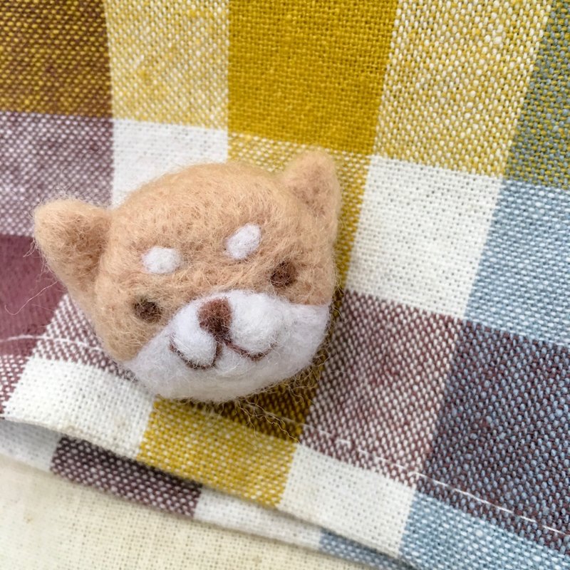 Handmade wool felt brooch : shiba 01