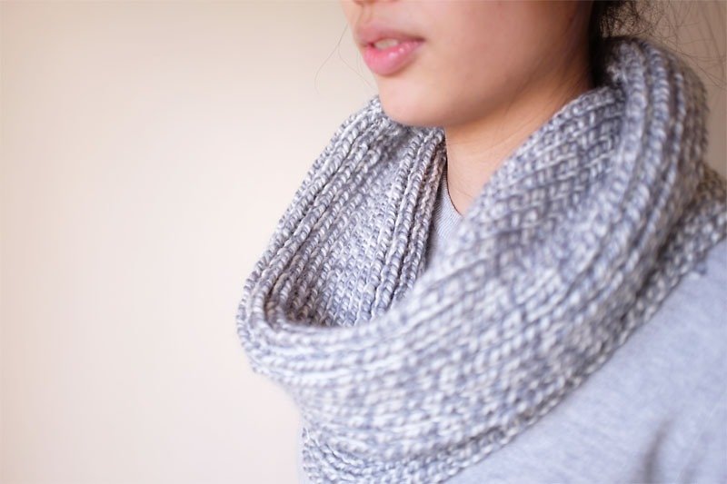 Studio Chiia design * 手工编织 保暖 编织羊毛围巾-里昂灰与白 - 丝巾 - 其他材质 灰色