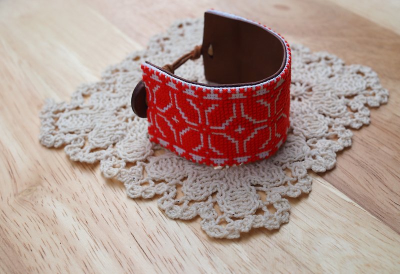 [十字绣]北欧民族图案刺绣手环 - 手链/手环 - 其他材质 红色