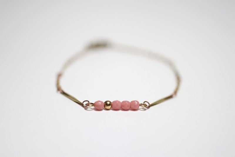 小小珊瑚 简约天然石黄铜几何造型手链 - 手链/手环 - 其他材质 粉红色