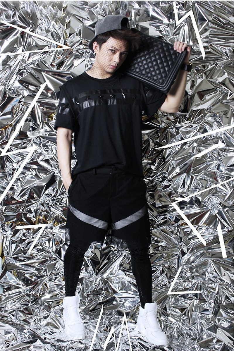 台湾 设计师品牌 男装 时尚设计 前卫流行 短袖 皮革拼接 星型铆钉 上衣 黑色 - 男装上衣/T 恤 - 其他材质 黑色