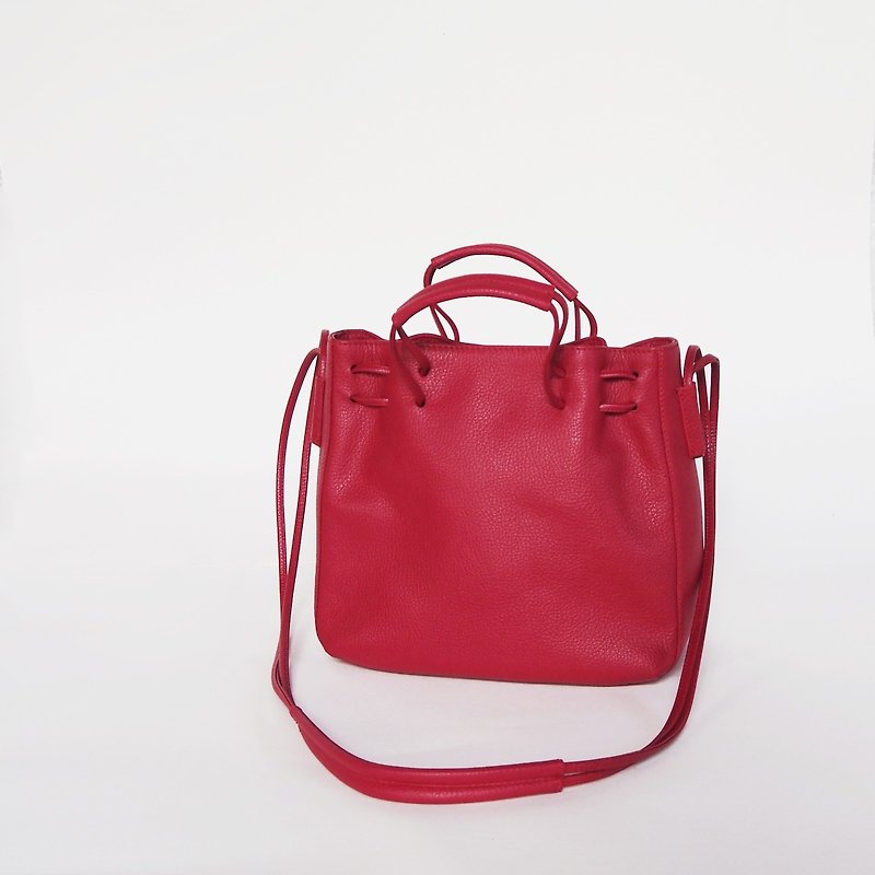 Clyde Cloud XS Leather Bucket Bag in Strawberry Color - 侧背包/斜挎包 - 真皮 红色