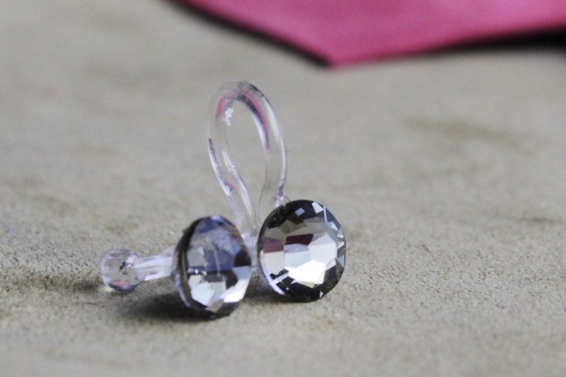 经典。光芒 | SWAROSVKI 简约水晶玻璃钻耳环。矿灰 | 针式、夹 - 耳环/耳夹 - 其他材质 灰色