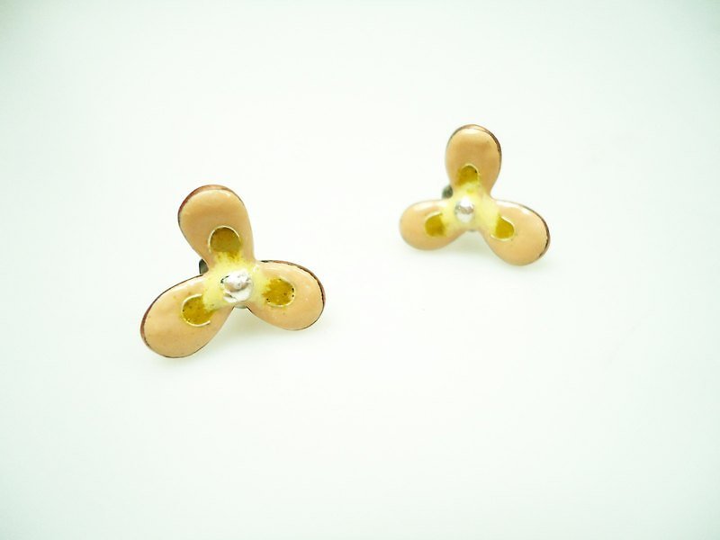 Flora Enameling Earrings花朵珐琅耳环(粉肤) - 耳环/耳夹 - 其他金属 粉红色