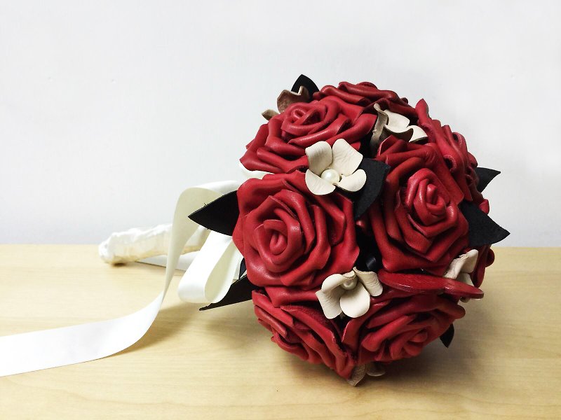 皮革红玫瑰结婚花球【花】 - 干燥花/捧花 - 真皮 红色