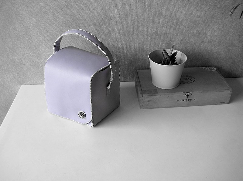 Zemoneni Cube collection 清夏 极简风 浅紫色 手提袋 - 手提包/手提袋 - 真皮 紫色