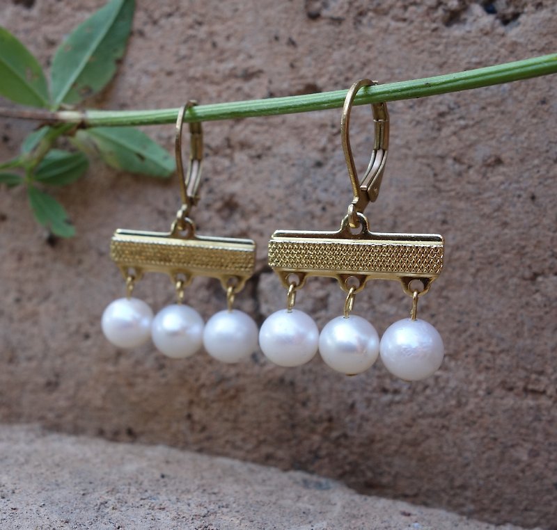 美索布达米亚淡水珍珠耳环Mesopotamian Pearl Earrings - 耳环/耳夹 - 宝石 金色