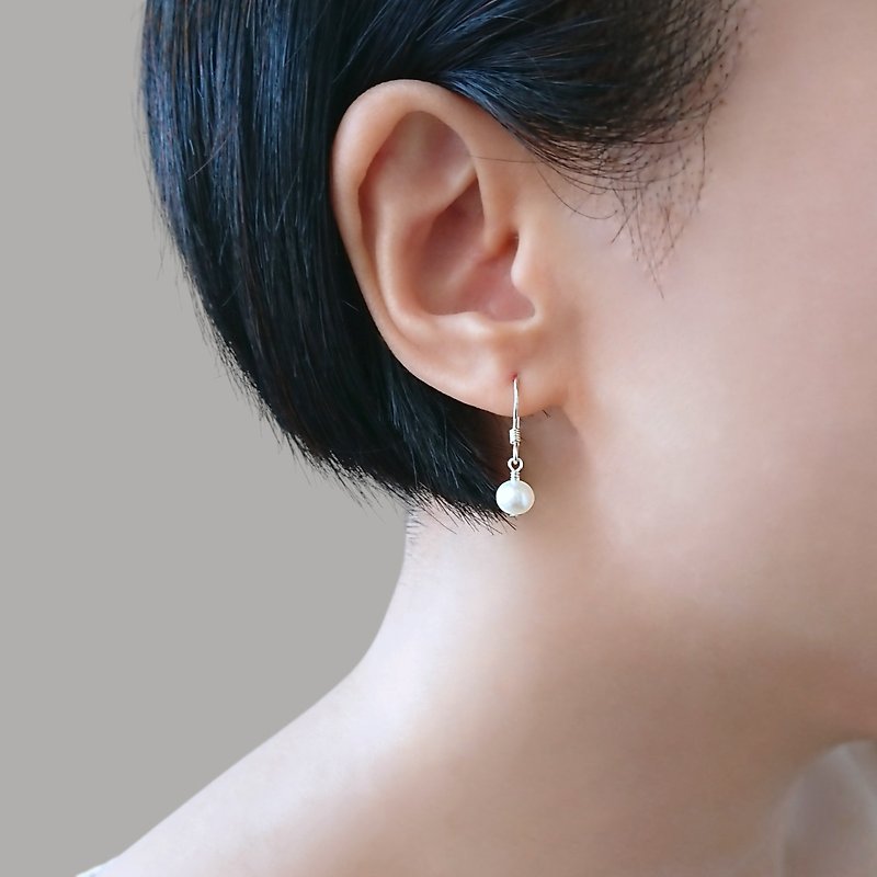 日系清新淡水珍珠 纯银 耳勾式耳环 小巧百搭 - 耳环/耳夹 - 珍珠 白色