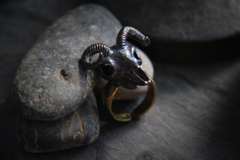 Goat Skull Ring - Black Version by Defy. - 戒指 - 其他金属 