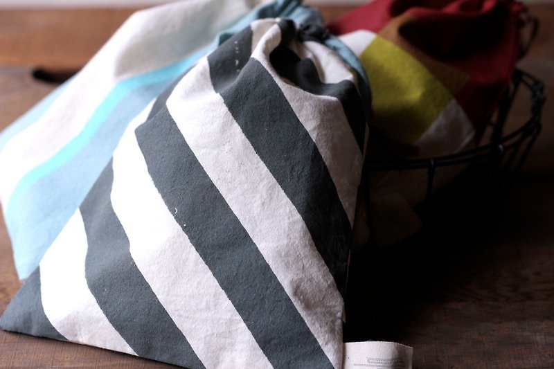 黑白斜纹 ◆ 束口袋 - 化妆包/杂物包 - 其他材质 黑色
