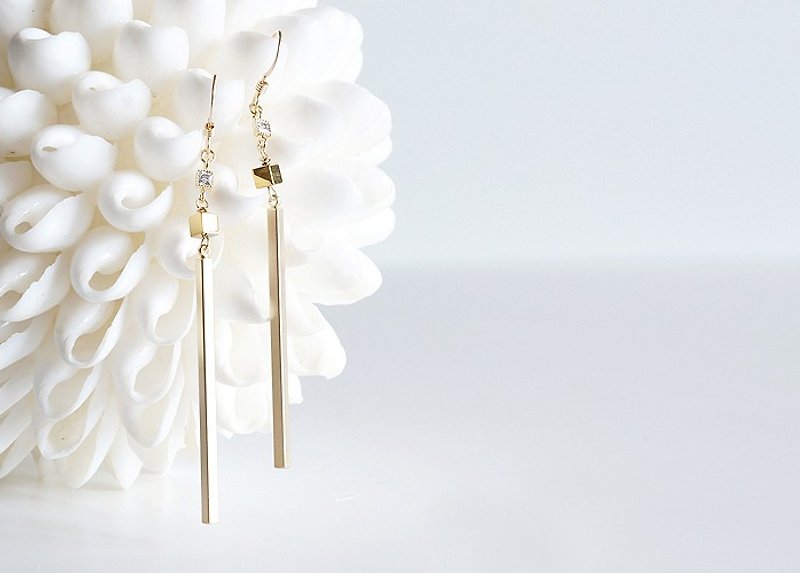 【14KGF】Earrings,CZ Skinny Stick,Tiny Gemstone Gold Hematite dice - 耳环/耳夹 - 宝石 金色