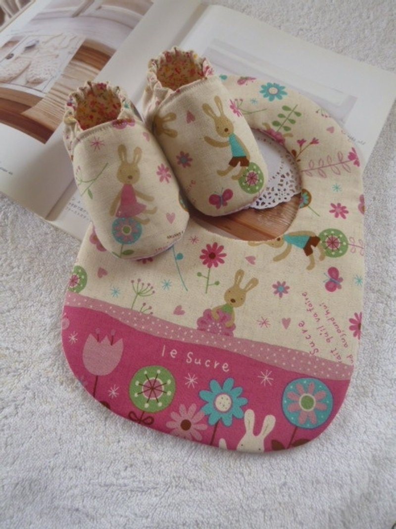 粉色兔女宝宝弥月礼物(婴儿鞋+围兜)~订制款 - 满月礼盒 - 棉．麻 粉红色