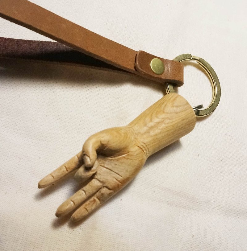 真皮手工桧木雕刻小手吊饰钥匙圈(莲花指手势) - 钥匙链/钥匙包 - 真皮 咖啡色