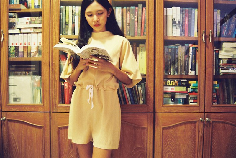 MINIMAL Japanese style shorts rompers with high neck and three-button back - 其他 - 其他材质 黄色