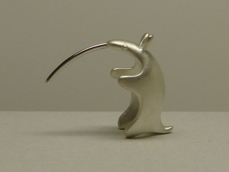 Anteater Earrings - 耳环/耳夹 - 其他金属 银色