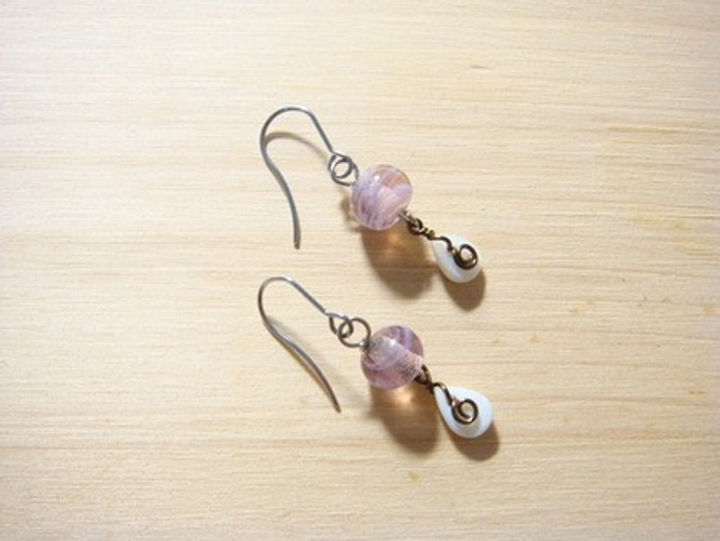 柚子林琉璃 - 琉璃耳环 - 浅紫混色 -圆球+贝壳款 - 可改夹式 - 耳环/耳夹 - 玻璃 紫色