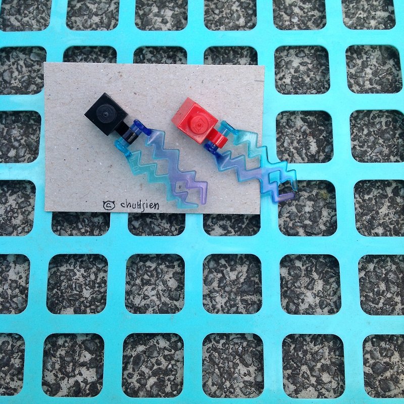 LEGO积木耳环●海潮的旗帜“不锈钢耳针” - 耳环/耳夹 - 塑料 多色