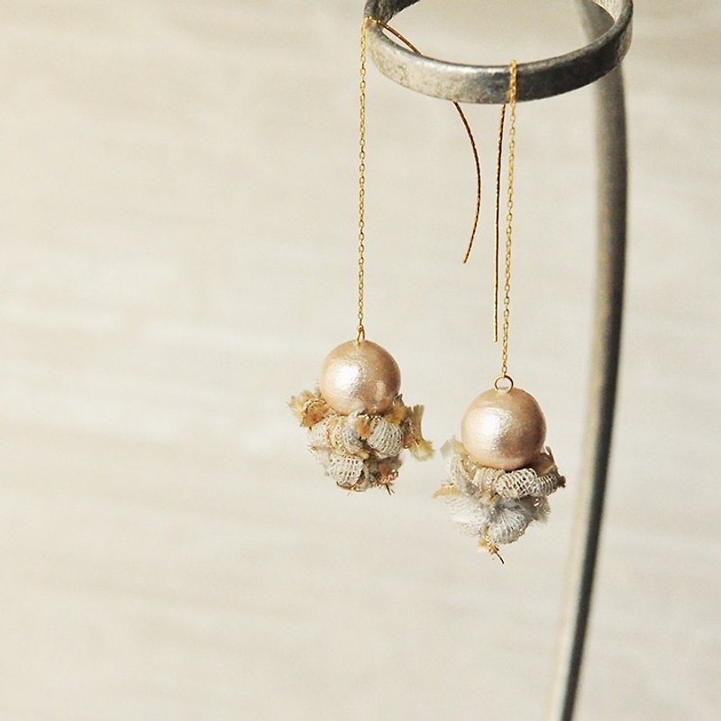 イヤリング/ Cotton Pearl earrings Snow - 耳环/耳夹 - 棉．麻 白色