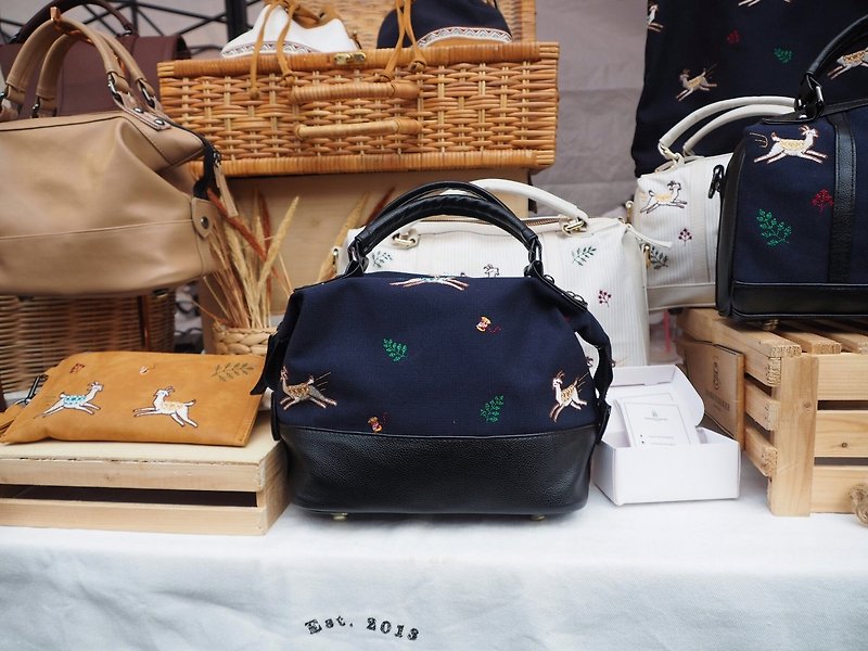 Mini Goat Loose Bag (M) - 侧背包/斜挎包 - 绣线 蓝色