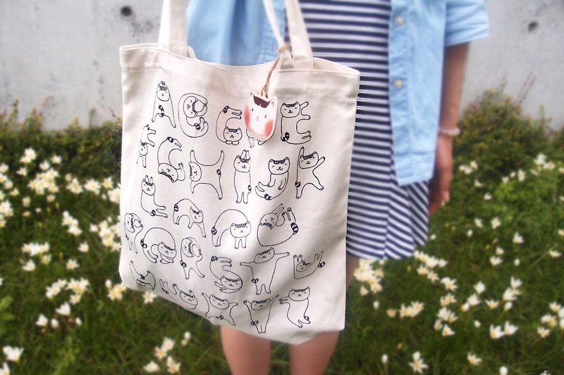 【Cattitude】猫猫英文字母 帆布 手提袋 Alphabet Tote bag - 手提包/手提袋 - 其他材质 白色