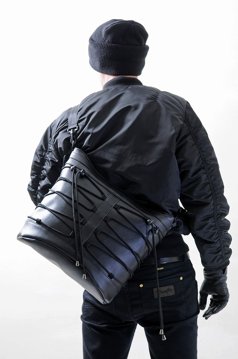 NINJA-手做防水人造皮革斜侧背/笔电包 - 侧背包/斜挎包 - 人造皮革 黑色
