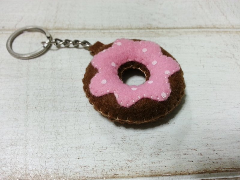 草莓口味甜甜圈吊饰/钥匙圈(也可制作成别针) - 钥匙链/钥匙包 - 其他材质 粉红色