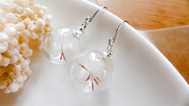 玻璃耳环【银色蒲公英】-XIAO ◆收藏季节系列 礼物 玻璃 手工 特别 情人节 - 耳环/耳夹 - 玻璃 白色