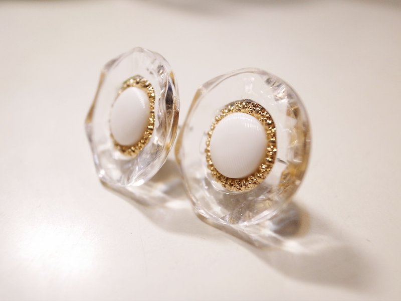白雏菊半透明耳环 - 耳环/耳夹 - 塑料 白色