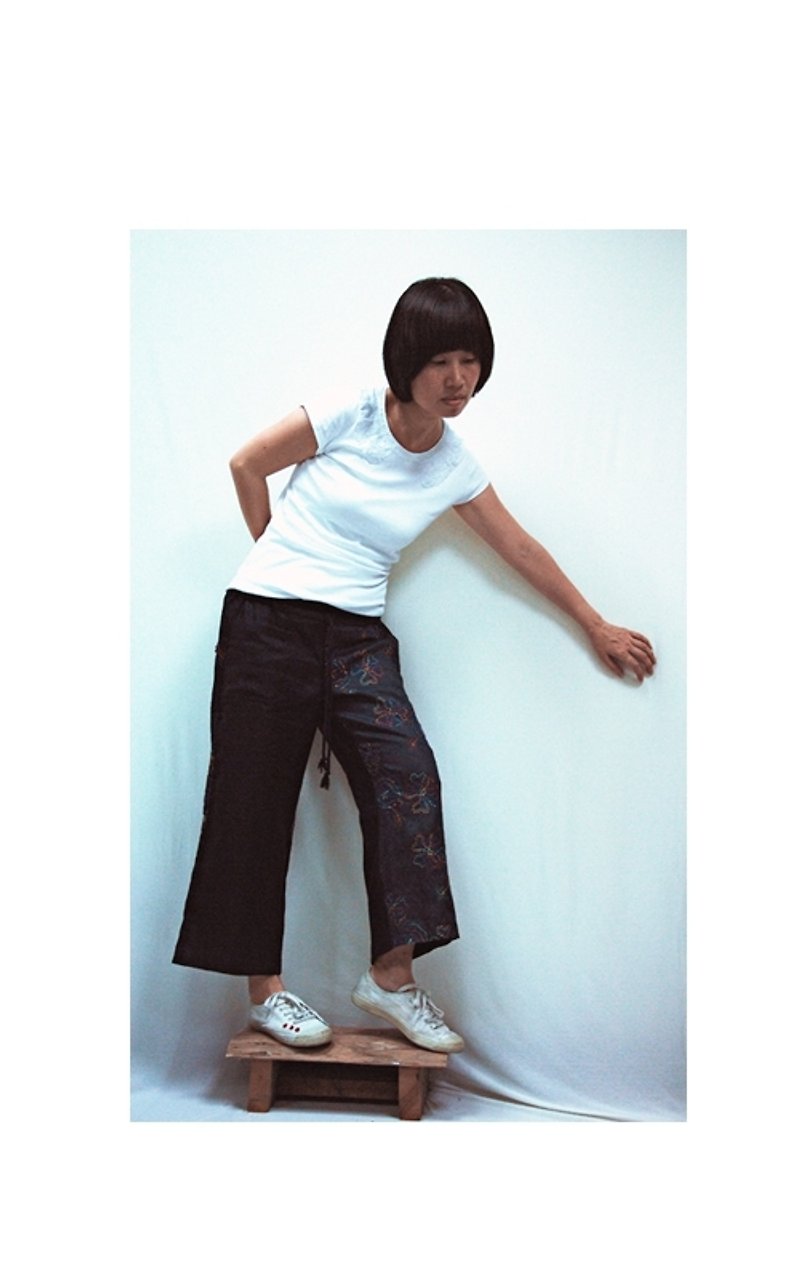 g5202---深蓝色绣花剪接七分裤(2014春夏) - 女装长裤 - 其他材质 