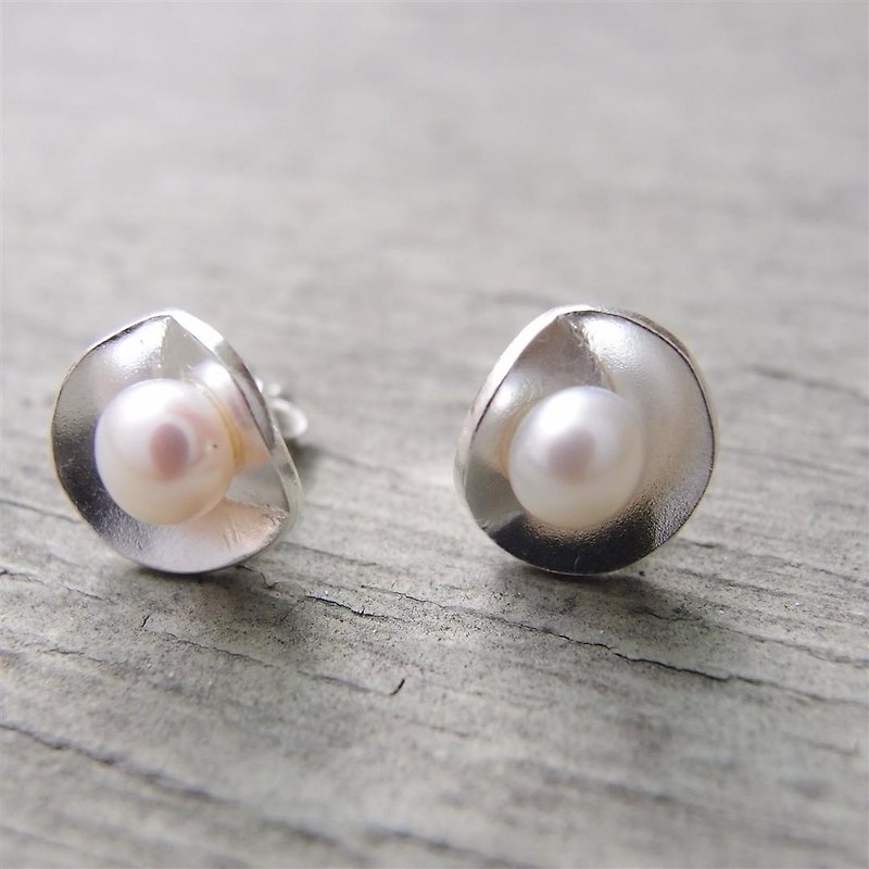 简约典雅珍珠纯银耳环 - 耳环/耳夹 - 其他金属 
