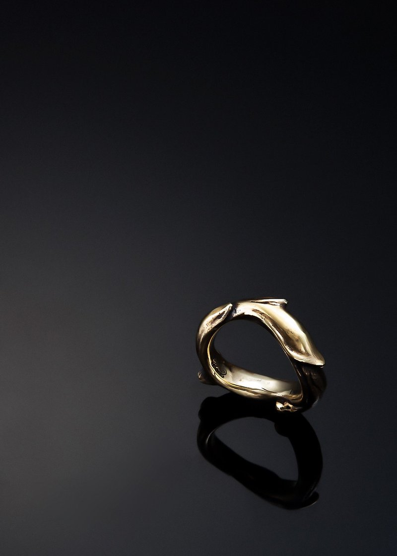 Golden Marrow Petal Ring  |  骨头花瓣简约流线设计戒指 - 戒指 - 铜/黄铜 金色
