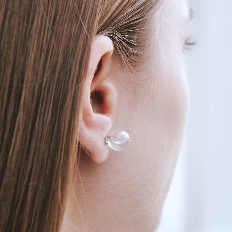 迷你水珠款 玻璃耳钉式耳环 - 耳环/耳夹 - 玻璃 白色