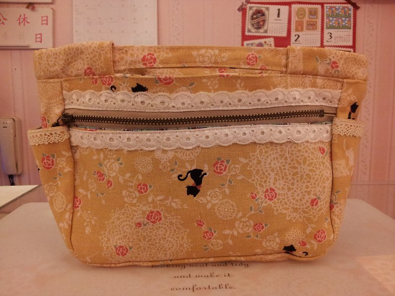 日系包包整理袋-优雅猫咪 - 化妆包/杂物包 - 其他材质 橘色