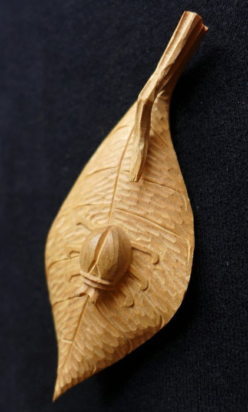 ㊣印度老山檀香木胸针【叶与瓢虫】 - 胸针 - 木头 咖啡色