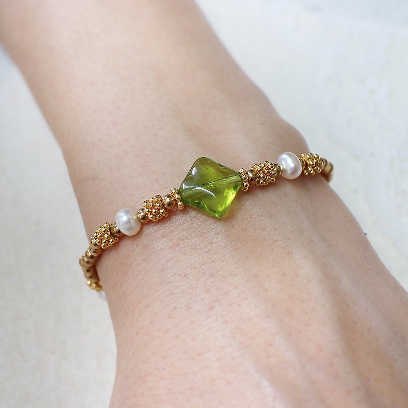 EF流金岁月NO.137墨绿色菱型琉璃珍珠花圈黄铜手链 - 手链/手环 - 其他材质 绿色