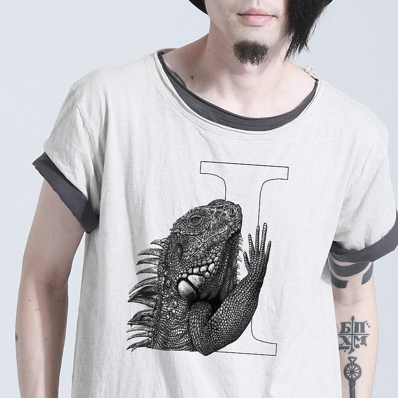 Iguana 南美鬣蜥 手绘字母T - 男装上衣/T 恤 - 棉．麻 白色