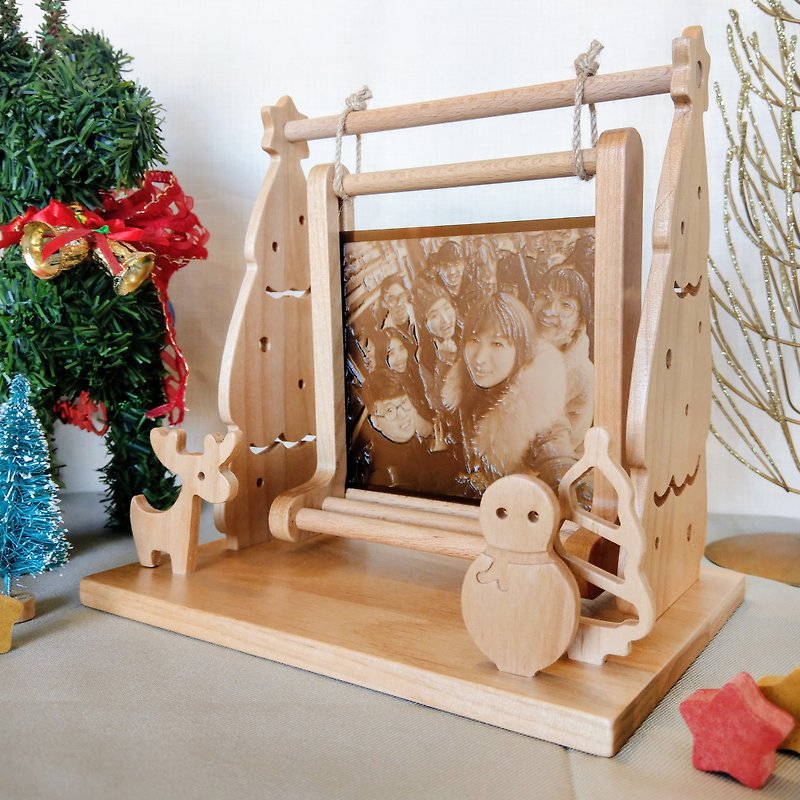 【圣诞礼物】圣诞秋千相框 / 定制化 雕刻照片 - 画框/相框 - 木头 咖啡色