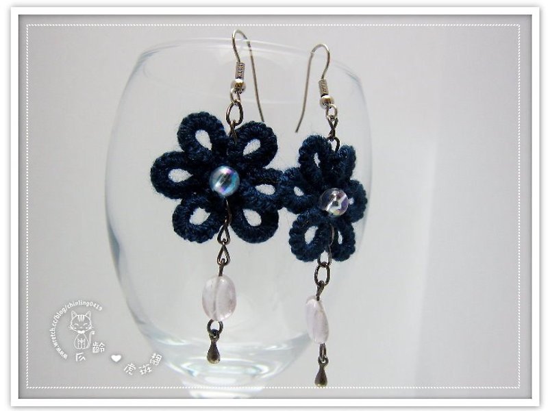 深蓝色典雅复古花形蕾丝．耳环（现货） - 耳环/耳夹 - 其他材质 蓝色
