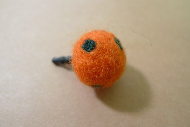 红萝卜球-防尘塞（有其它款式喔） - 手机座/防尘塞 - 羊毛 橘色