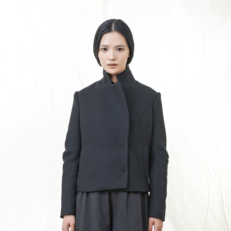 TRAN - 短版毛料翻领外套 - 女装休闲/机能外套 - 聚酯纤维 黑色