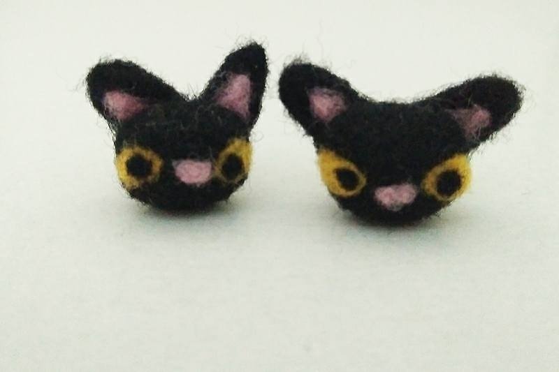miniyue 羊毛毡 迷你耳针 黑猫 台湾制造 全手工 - 耳环/耳夹 - 羊毛 黑色