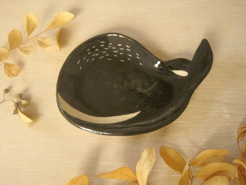 DoDo手作 动物剪影造型盘-鲸鱼(黑) - 花瓶/陶器 - 陶 黑色