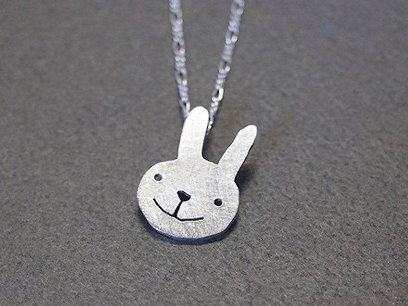 微笑小兔 手感纯银项链 - 项链 - 其他金属 白色