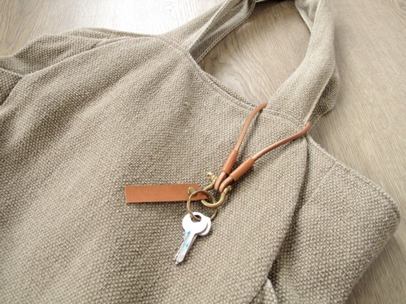 原始风的皮革气味 x皮革钥匙扣 挂包版 多色 - 钥匙链/钥匙包 - 真皮 多色