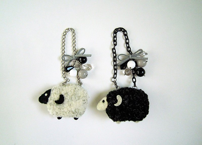 绵羊包包吊饰─黑色 - 钥匙链/钥匙包 - 其他材质 