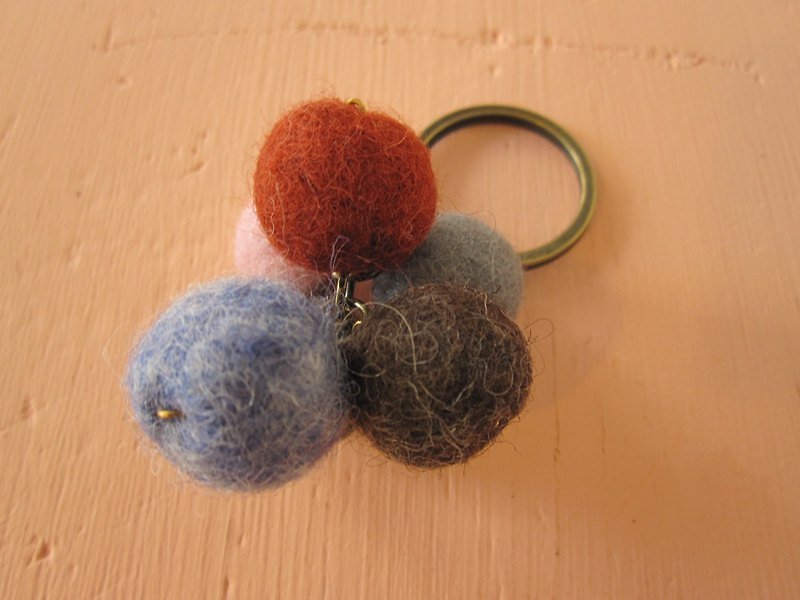 MuSe handmade 羊毛毡球球儿 钥匙圈 大地色系 - 吊饰 - 羊毛 