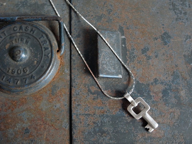 古董钥匙 . Key | 纯银项链坠子 | 含18寸银链 | A款 - 项链 - 银 灰色