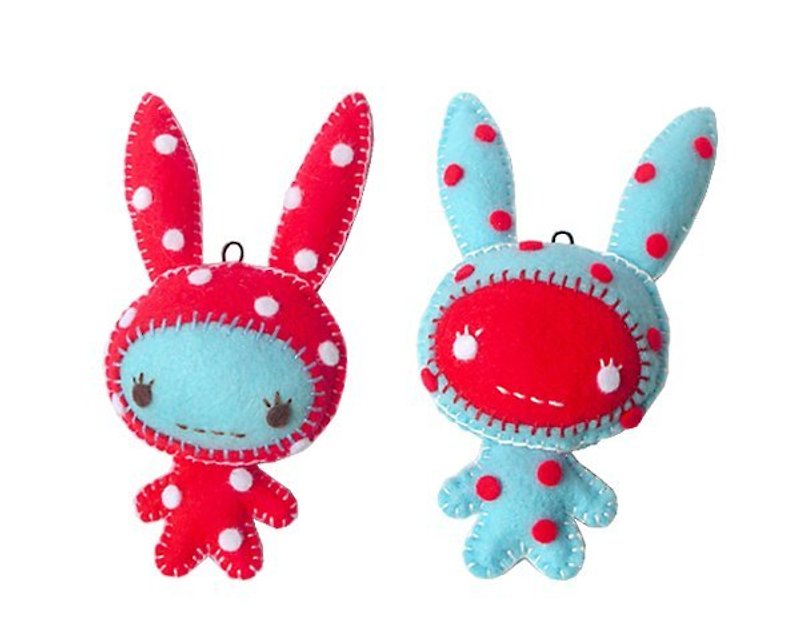 手工吊饰不织布：草莓兔（手机吊饰、钥匙圈、包包吊饰） - 吊饰 - 其他材质 多色