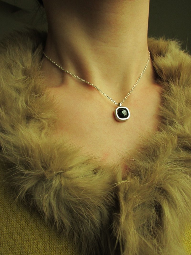 dot necklace_点项链 | mittag jewelry | 设计师手工 个性项链 - 项链 - 宝石 黑色